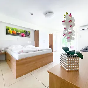 tisza-gyongye-apartmanok.szeged-hotels.com/