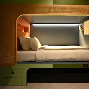  Capsule hotel Dream Chaser Boutique Capsule Singapore